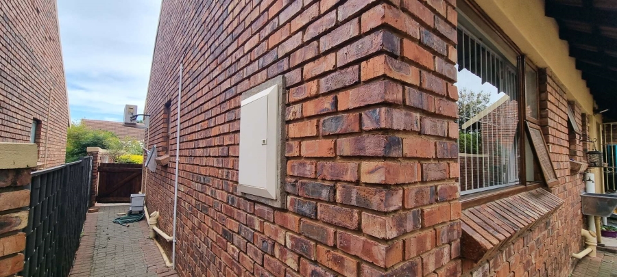 3 Bedroom Property for Sale in Langenhovenpark Free State